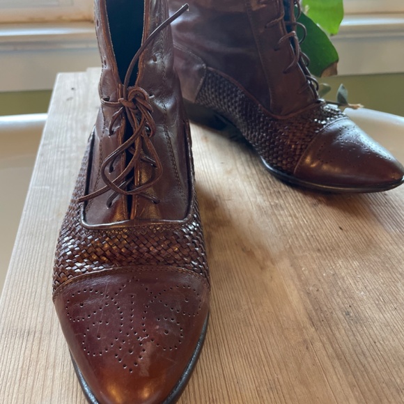 Vintage Italian Leather Ankle boot - Picture 2 of 3